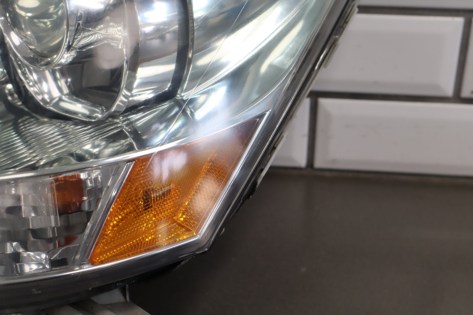2006 Lexus LS430 Left Xenon Driver Headlamp