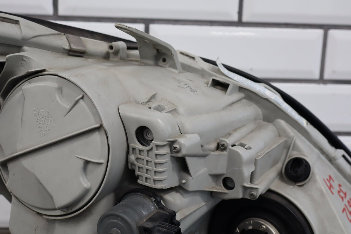 2006 Lexus LS430 Left Xenon Driver Headlamp