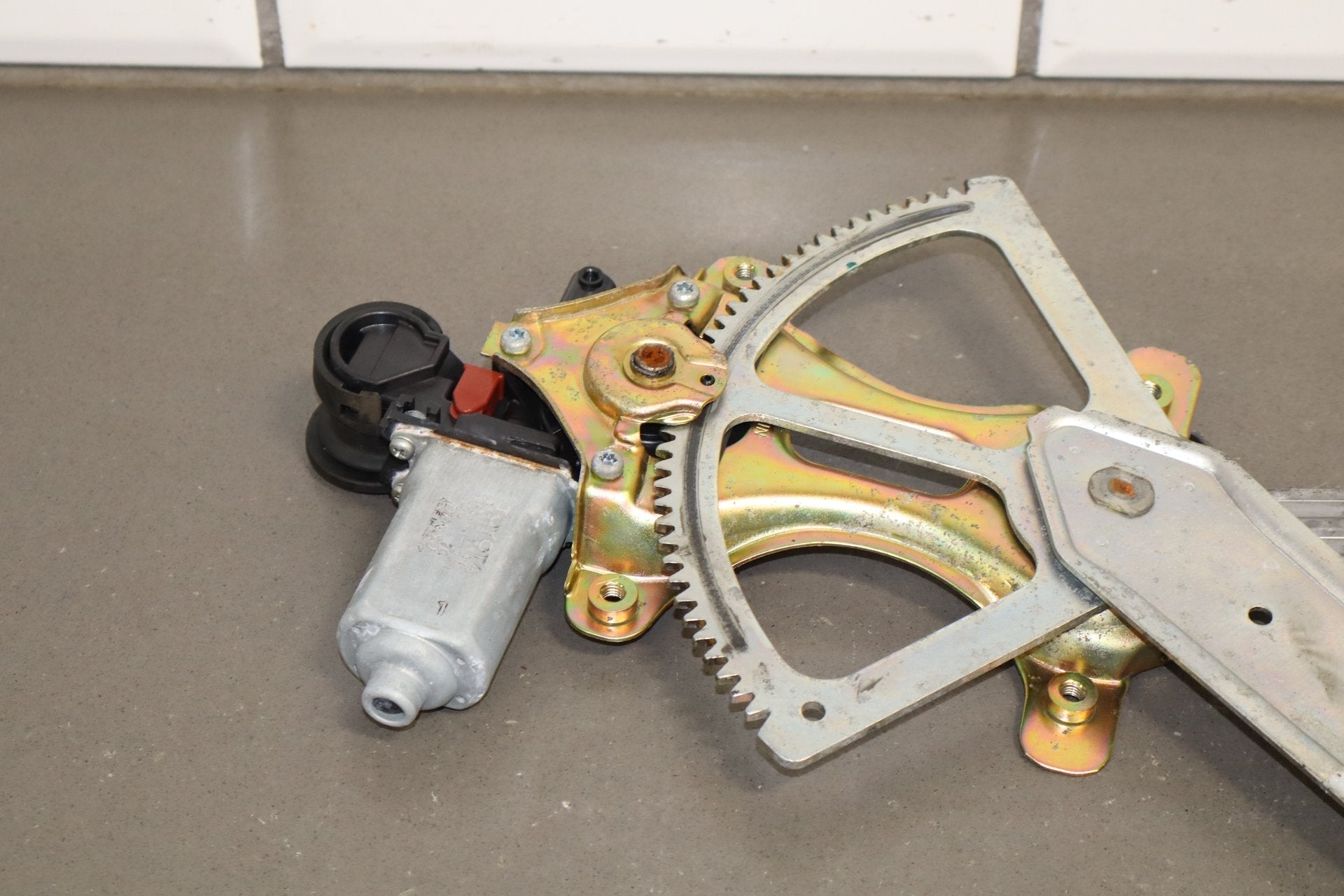 2006 Lexus LS430 Right Front Door Regulator OEM