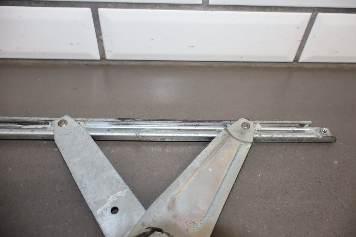 2006 Lexus LS430 Right Front Door Regulator OEM