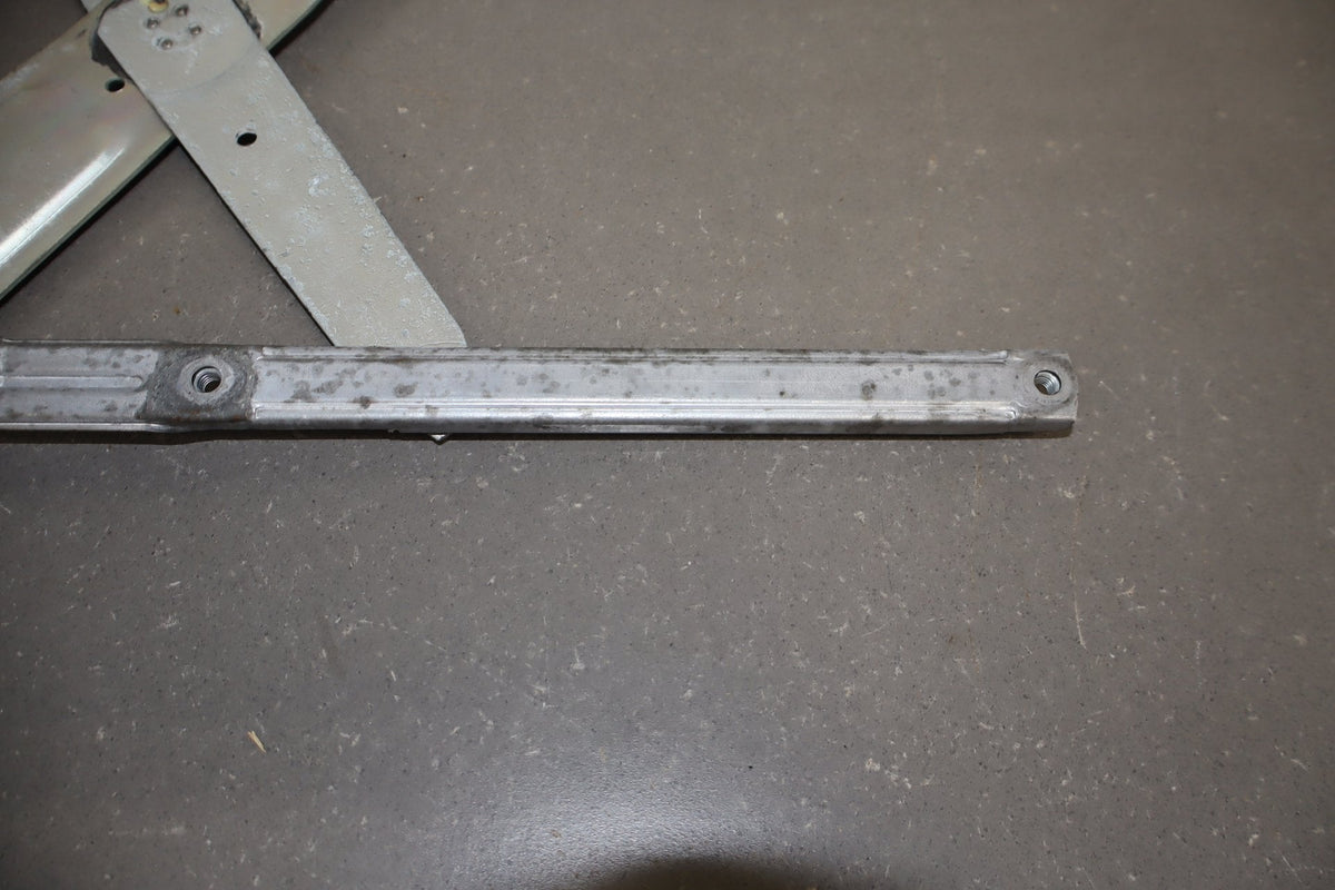 2006 Lexus LS430 Right Front Door Regulator OEM