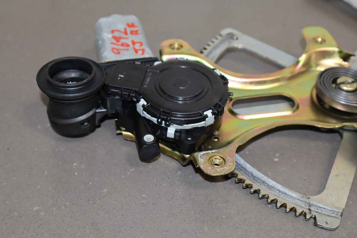 2006 Lexus LS430 Right Front Door Regulator OEM