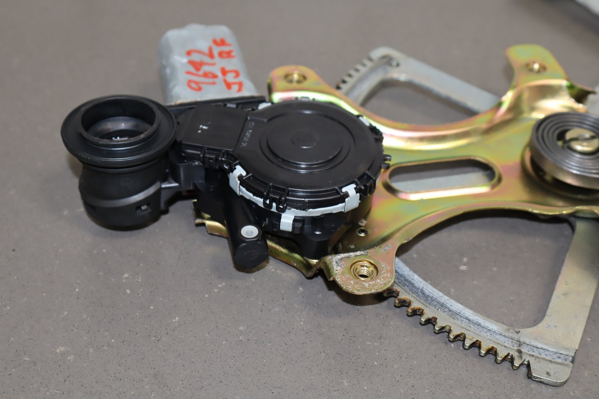 2006 Lexus LS430 Right Front Door Regulator OEM