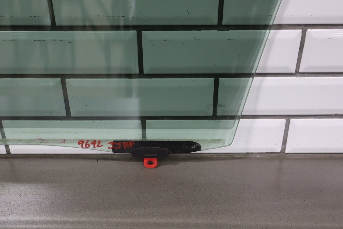 2006 Lexus LS430 Right Front Door Window