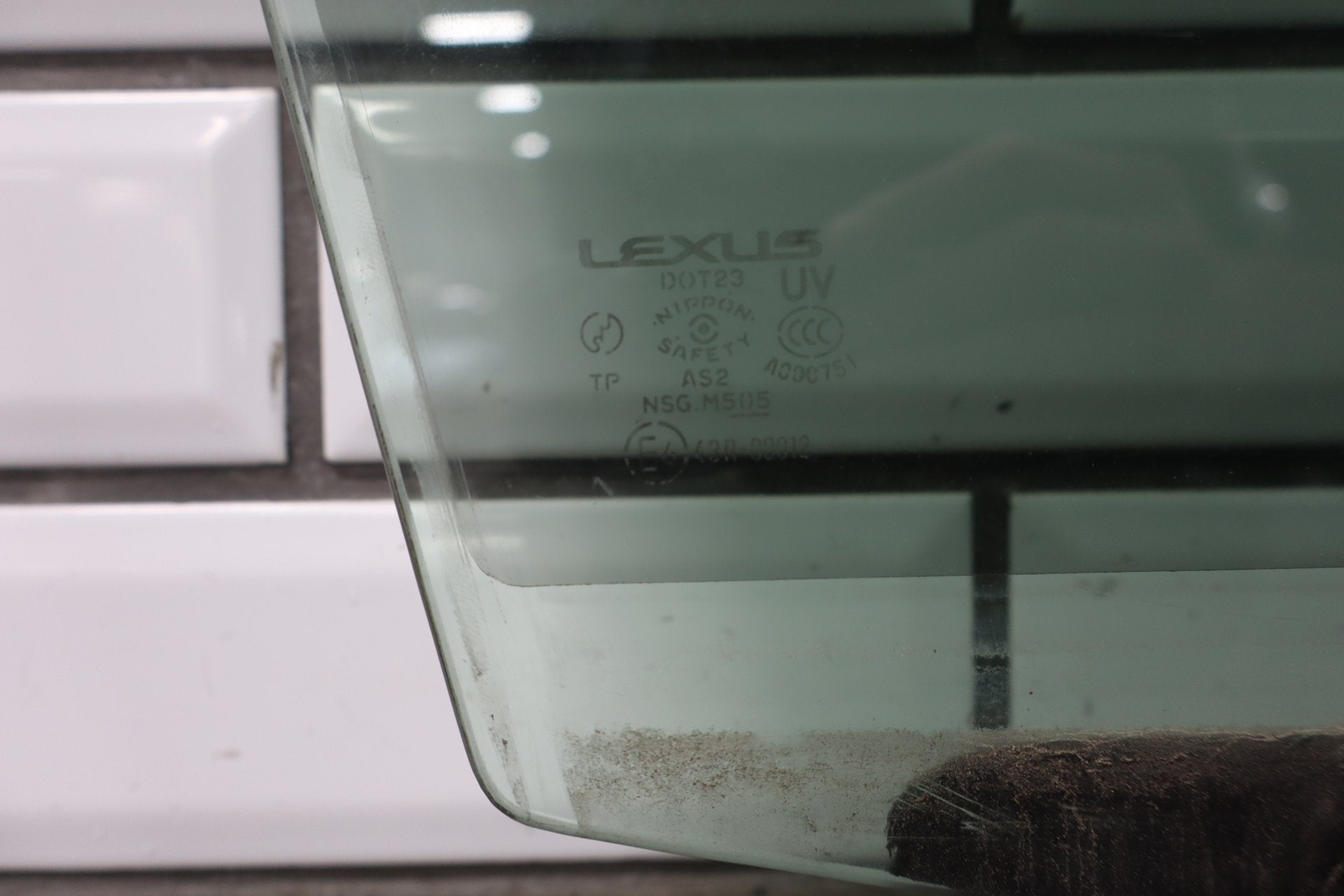 2006 Lexus LS430 Right Front Door Window