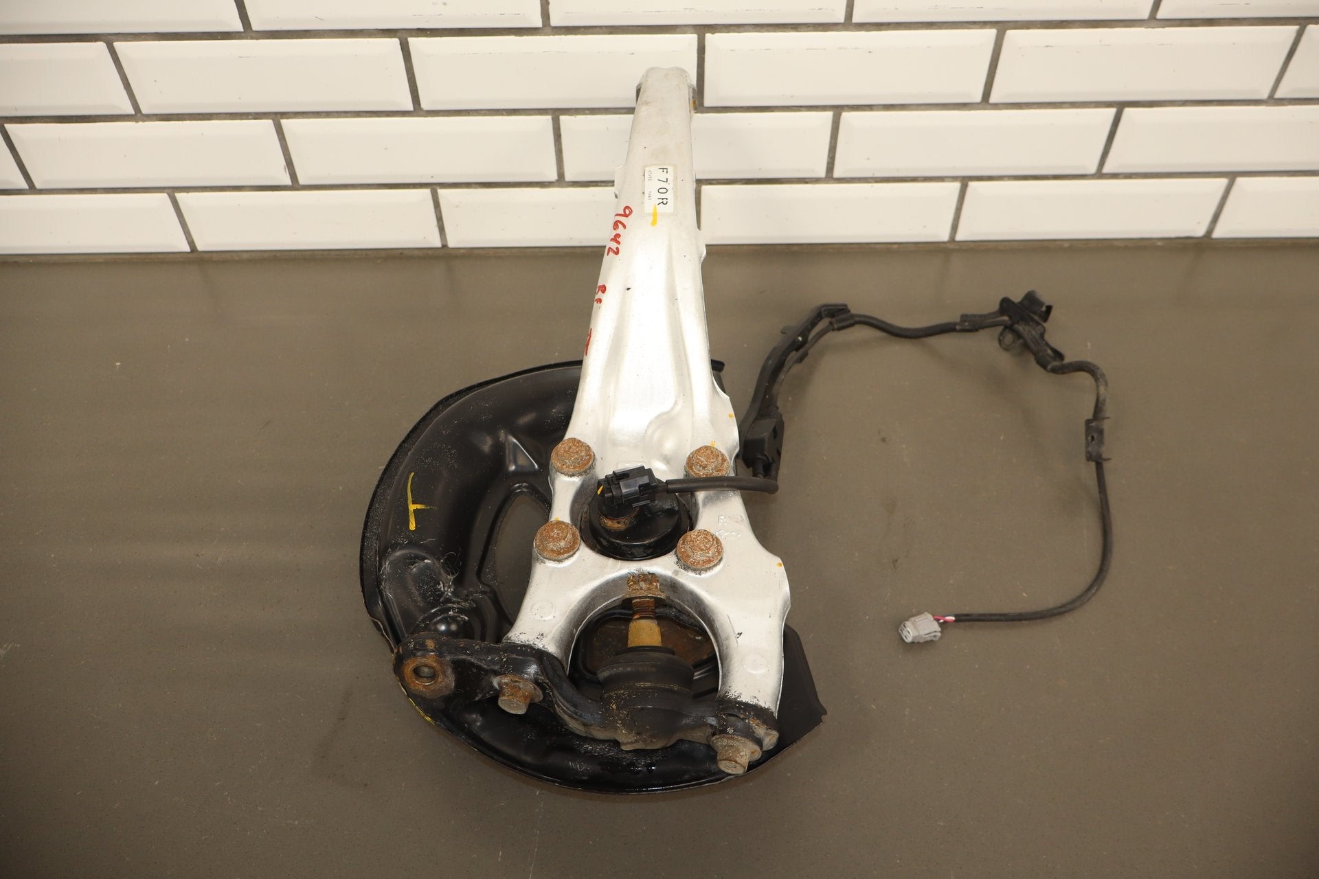 2006 Lexus LS430 Right Front Spindle