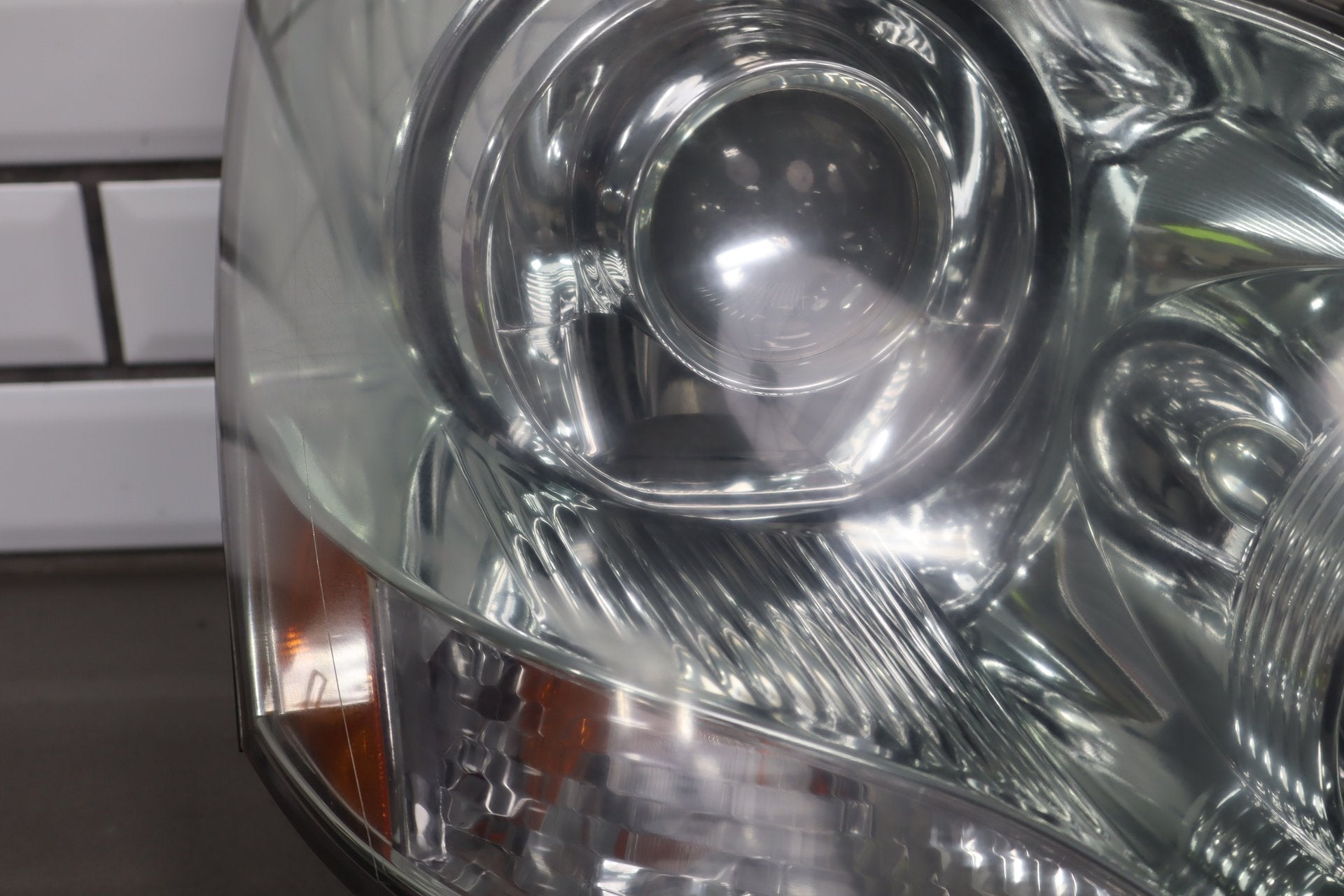 2006 Lexus LS430 Right Passenger Xenon Headlamp OEM