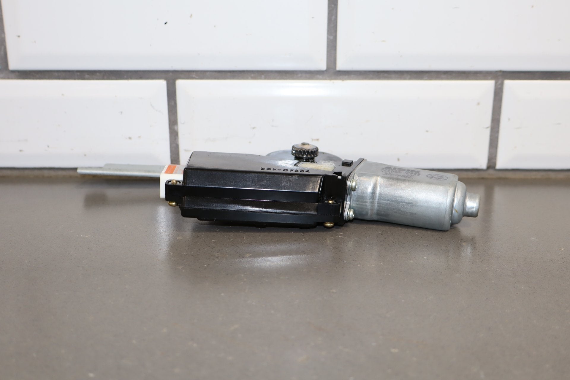 2006 Lexus LS430 Sun Roof Motor OEM
