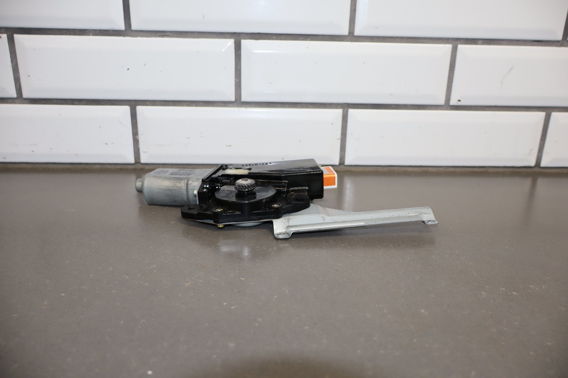 2006 Lexus LS430 Sun Roof Motor OEM