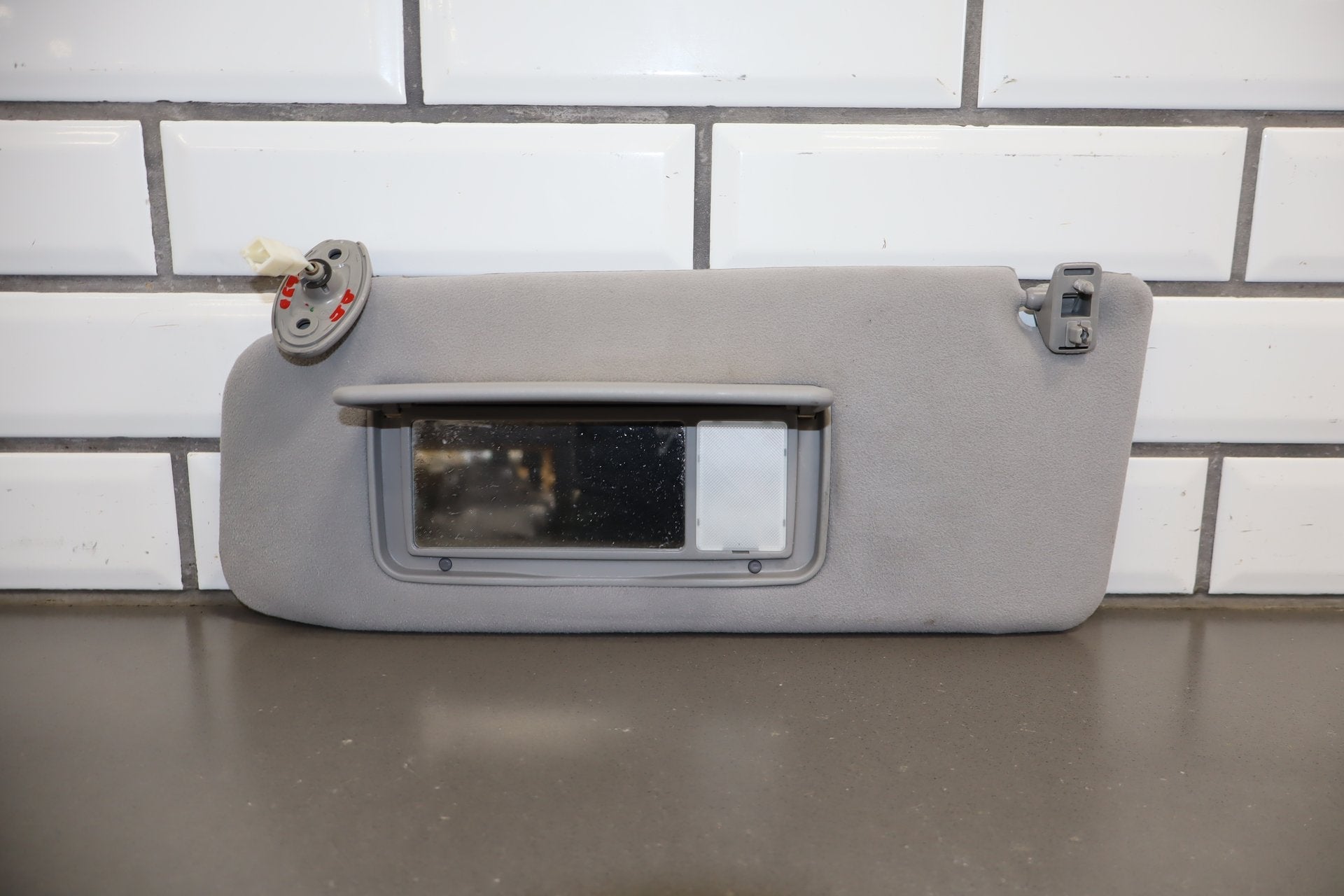 2006 Lexus LS430 Sun Visor Pair Left/Right Ash 10