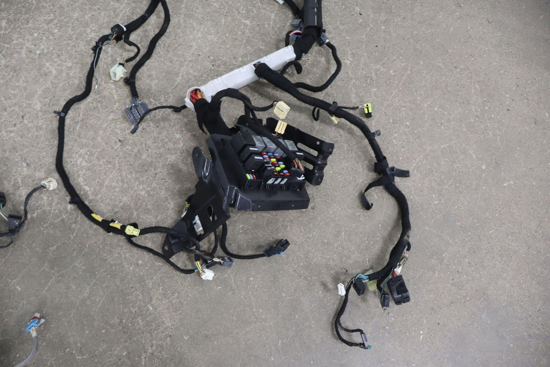 2006 Pontiac GTO Cabin Fuse Relay Junction Box W/Engine Bay Harness