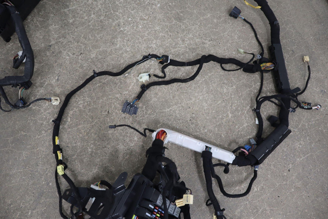 2006 Pontiac GTO Cabin Fuse Relay Junction Box W/Engine Bay Harness