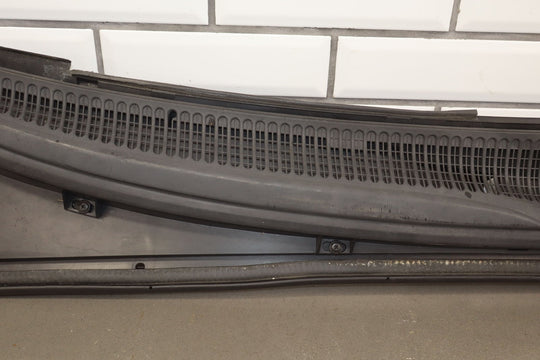 2006 Pontiac GTO Front Cowl Vent Panel W/Weather Strip