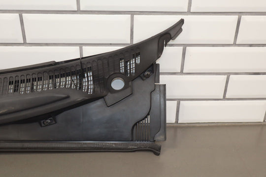 2006 Pontiac GTO Front Cowl Vent Panel W/Weather Strip