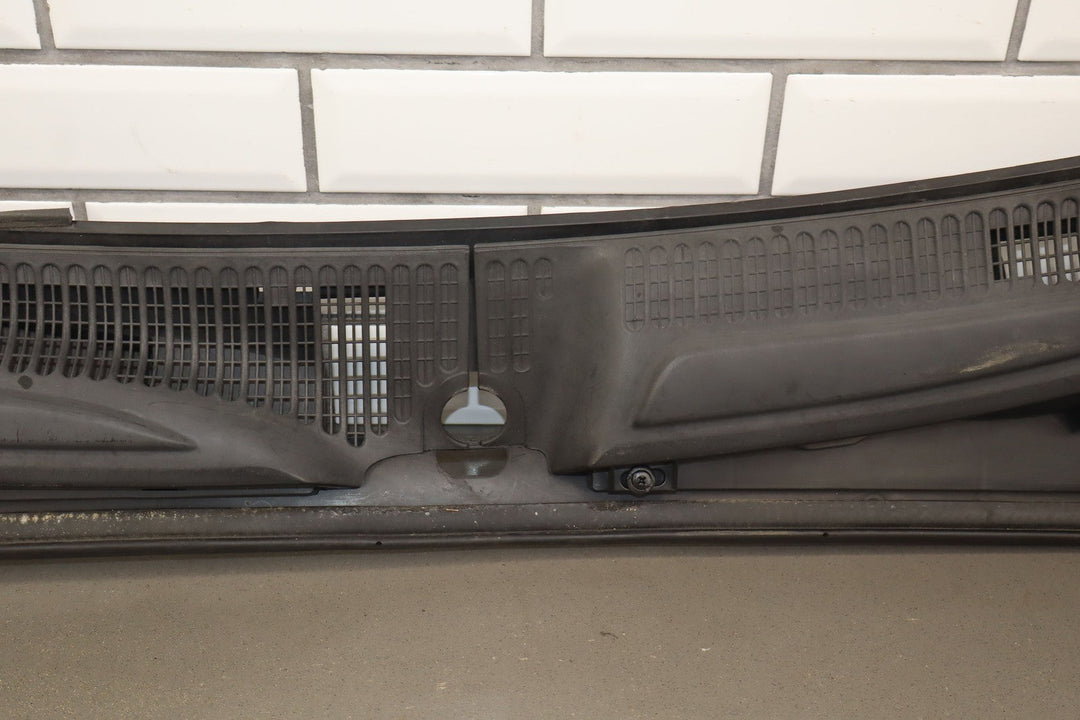 2006 Pontiac GTO Front Cowl Vent Panel W/Weather Strip