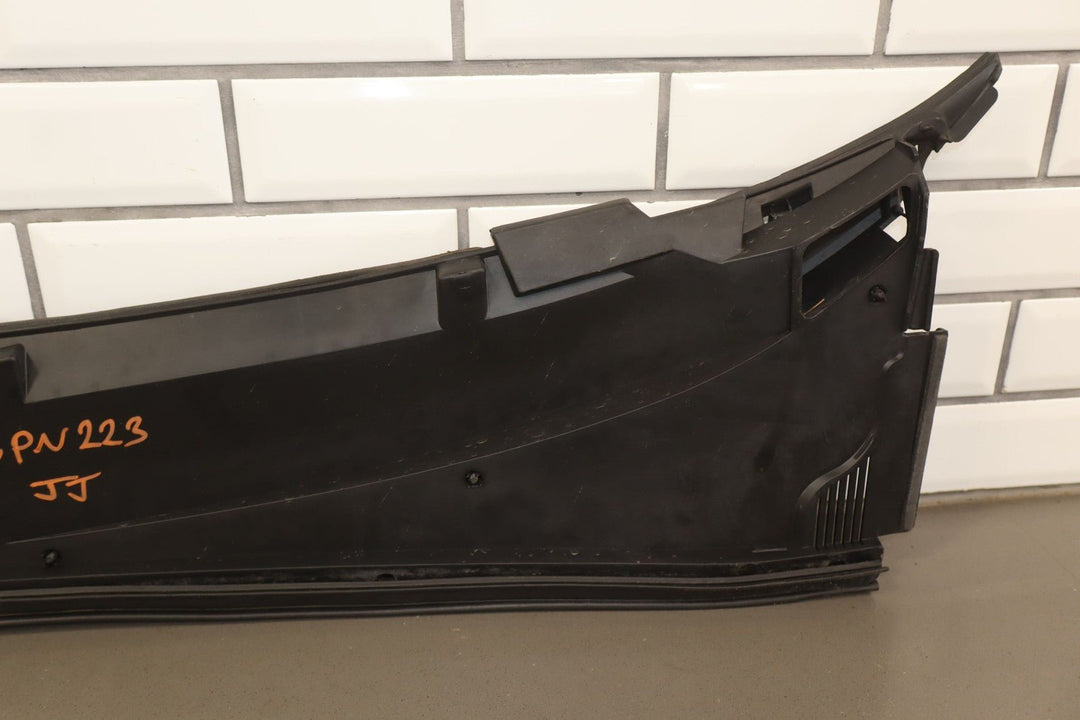 2006 Pontiac GTO Front Cowl Vent Panel W/Weather Strip