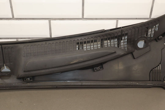 2006 Pontiac GTO Front Cowl Vent Panel W/Weather Strip