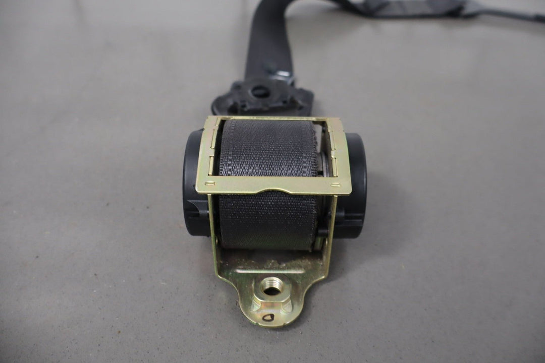 2006 Pontiac GTO Left Front Seat Belt Retractor OEM