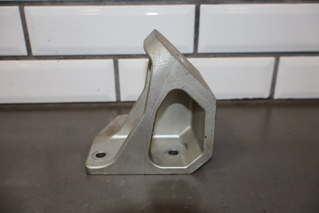2006 Pontiac GTO Pair - Engine Mount Brackets 10260642 OEM