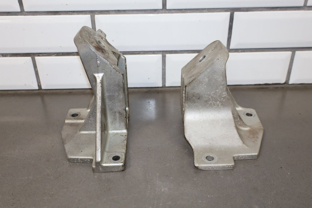2006 Pontiac GTO Pair - Engine Mount Brackets 10260642 OEM