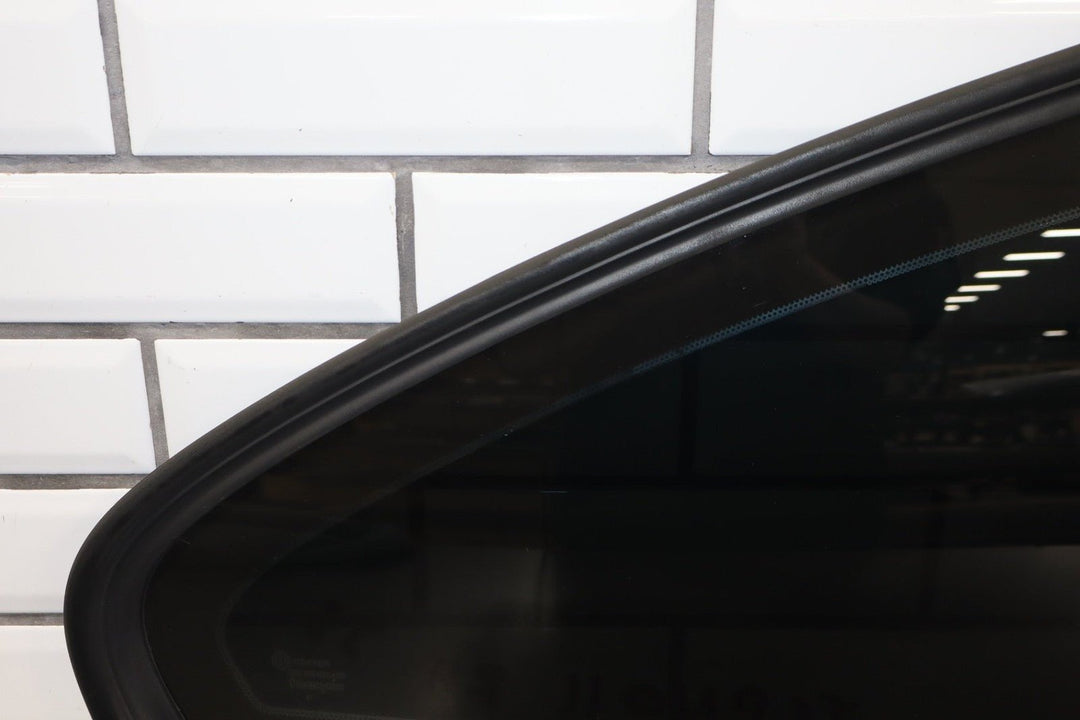 2006 Pontiac GTO Right Quarter Window 92209200