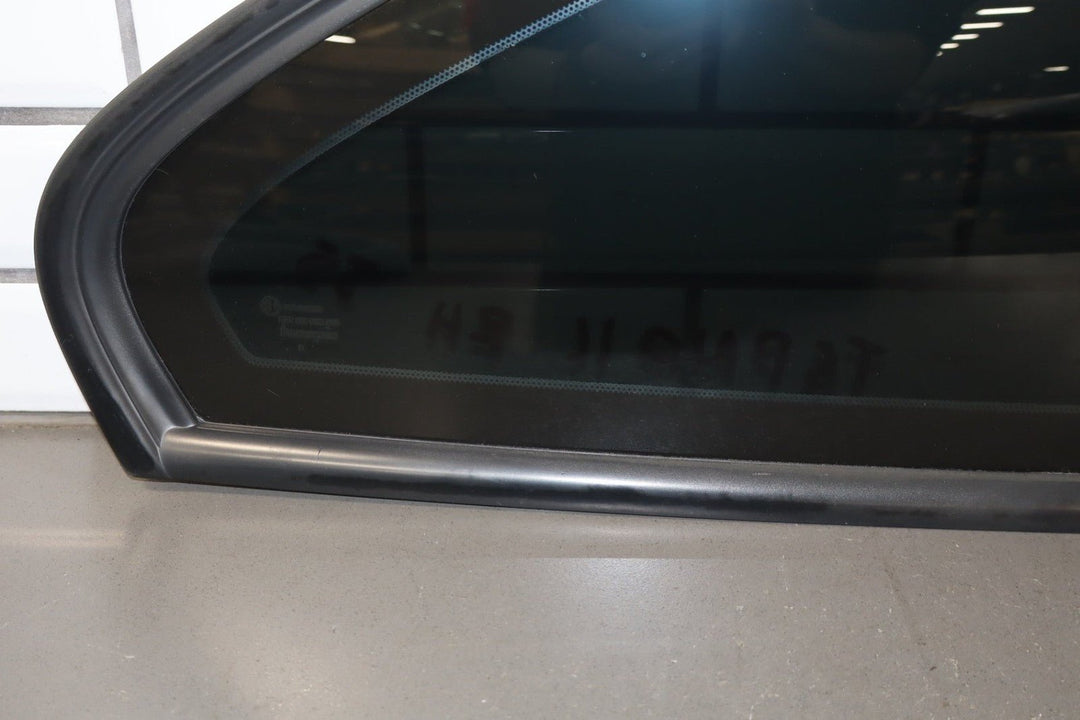 2006 Pontiac GTO Right Quarter Window 92209200