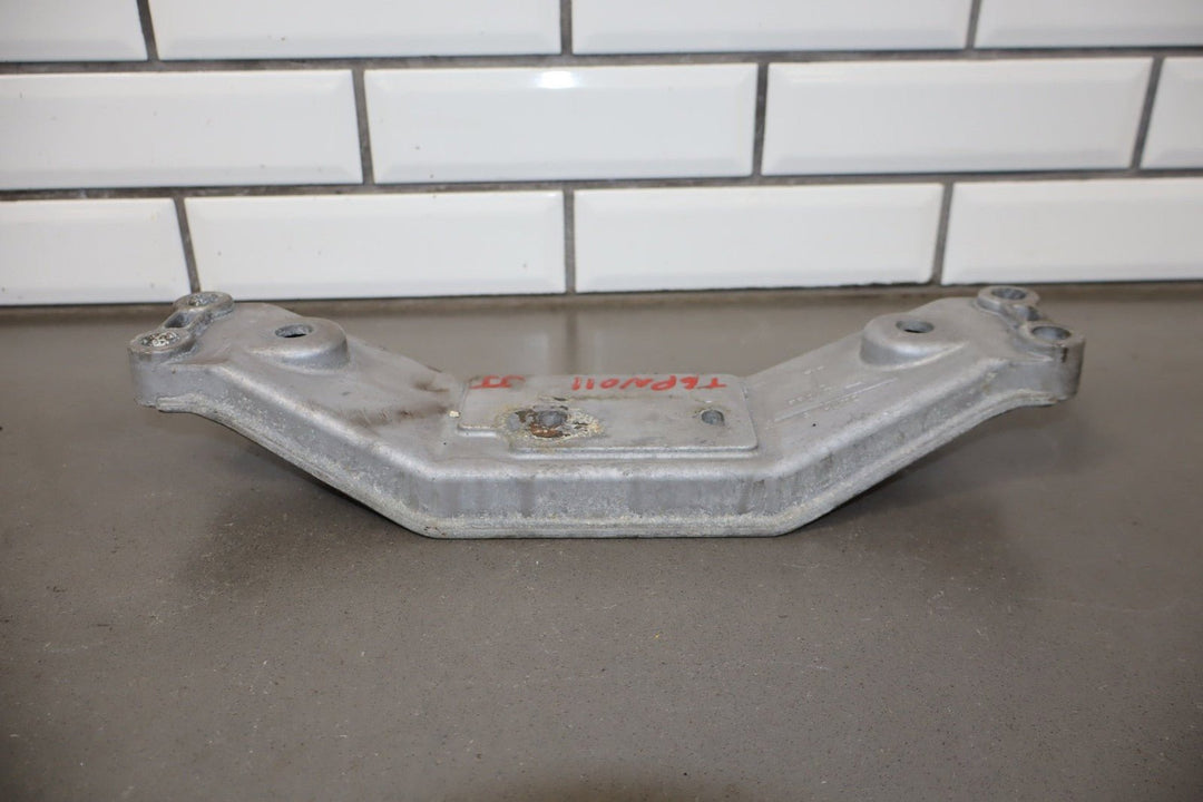 2006 Pontiac GTO Transmission Crossmember 92184737 OEM