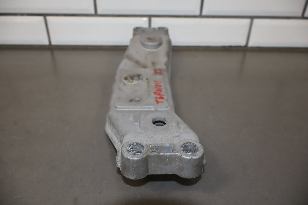 2006 Pontiac GTO Transmission Crossmember 92184737 OEM