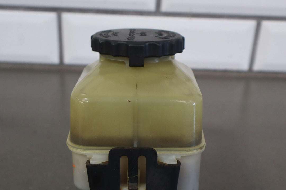 2006 Toyota Land Cruiser Power Steering Reservoir W/Cap & Bracket