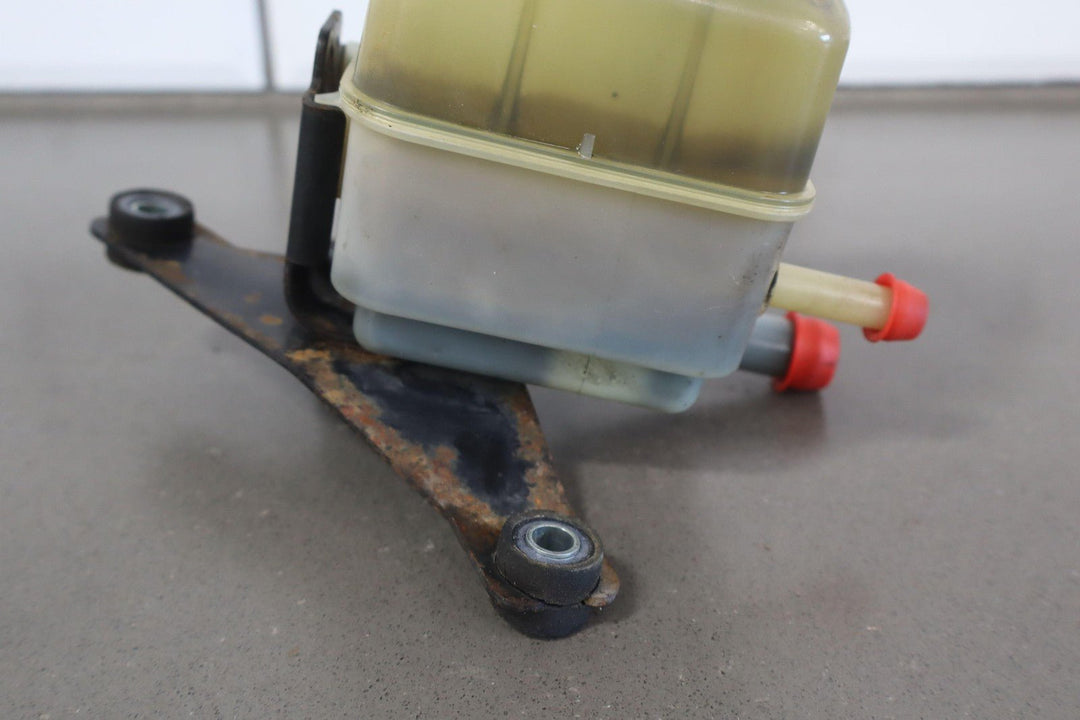 2006 Toyota Land Cruiser Power Steering Reservoir W/Cap & Bracket