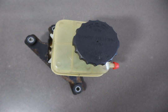 2006 Toyota Land Cruiser Power Steering Reservoir W/Cap & Bracket