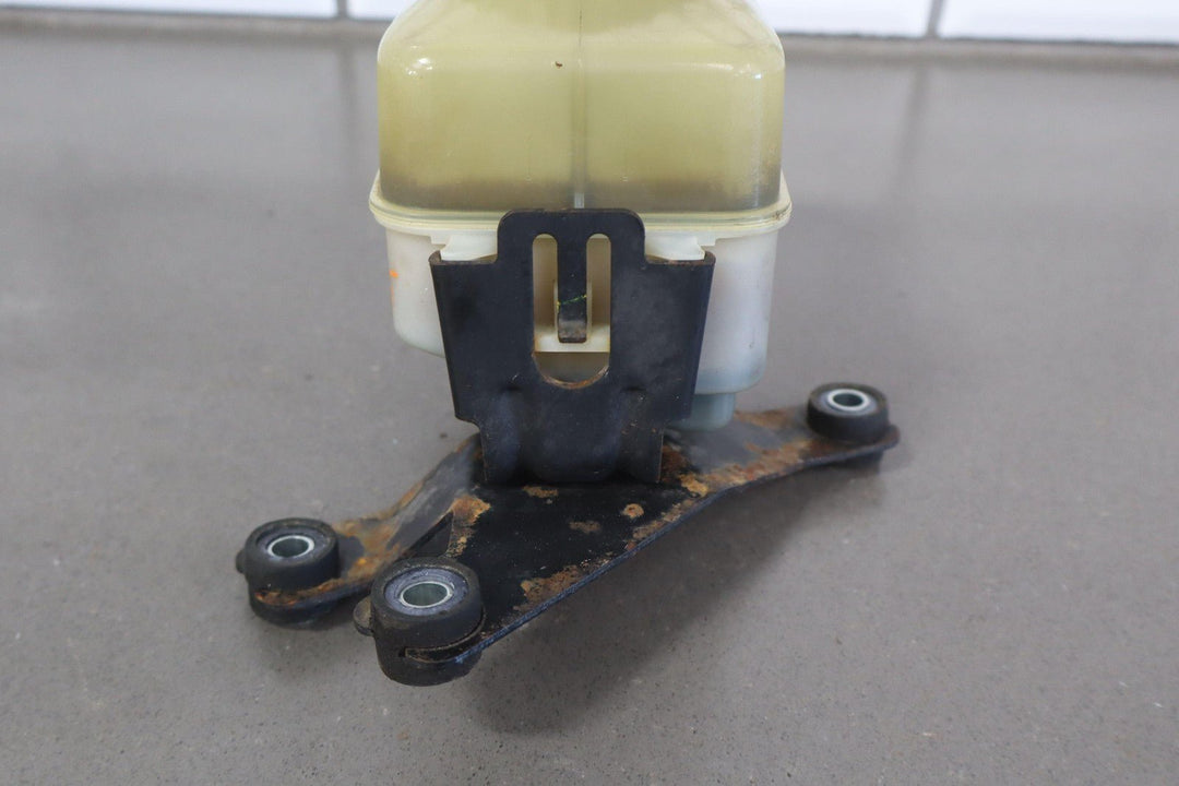 2006 Toyota Land Cruiser Power Steering Reservoir W/Cap & Bracket