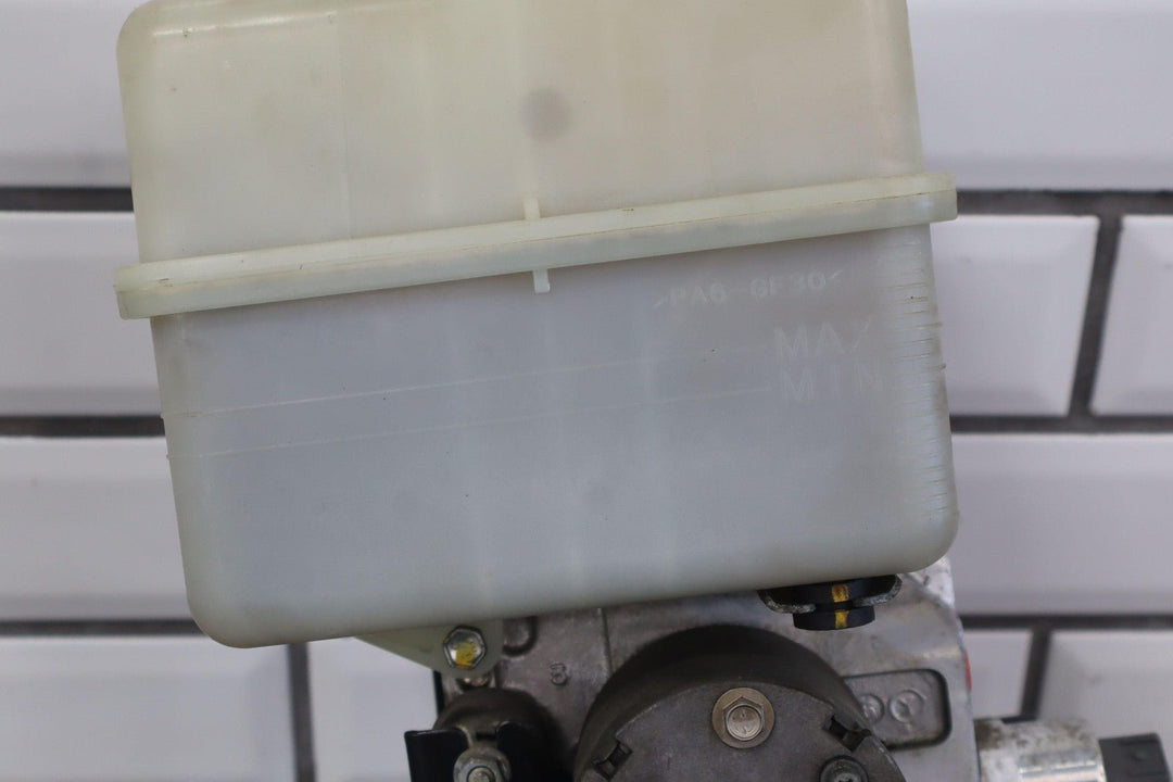 2006 Toyota LandCruiser / LX470 Hydraulic Suspension Pump W/Reservoir & Lid