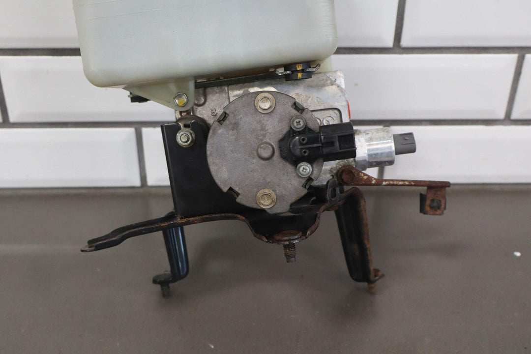 2006 Toyota LandCruiser / LX470 Hydraulic Suspension Pump W/Reservoir & Lid