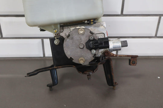 2006 Toyota LandCruiser / LX470 Hydraulic Suspension Pump W/Reservoir & Lid