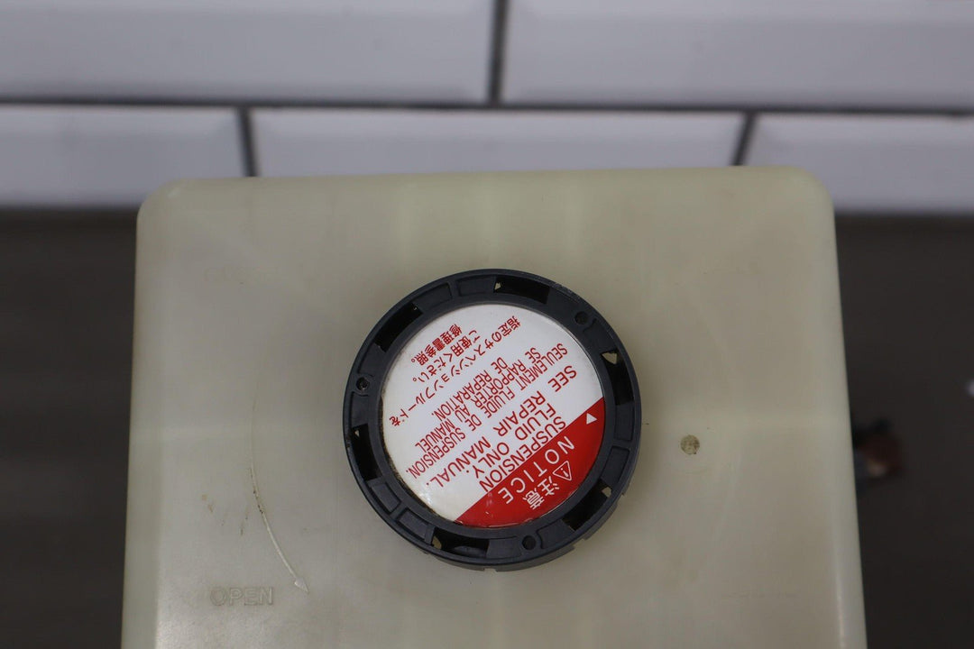 2006 Toyota LandCruiser / LX470 Hydraulic Suspension Pump W/Reservoir & Lid