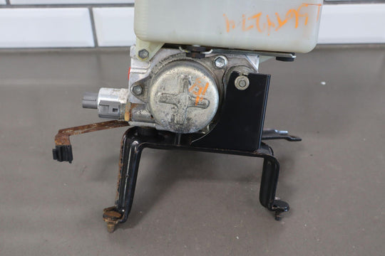 2006 Toyota LandCruiser / LX470 Hydraulic Suspension Pump W/Reservoir & Lid