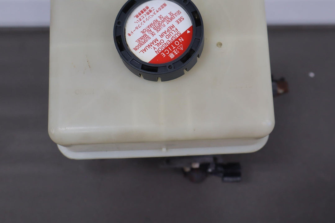 2006 Toyota LandCruiser / LX470 Hydraulic Suspension Pump W/Reservoir & Lid