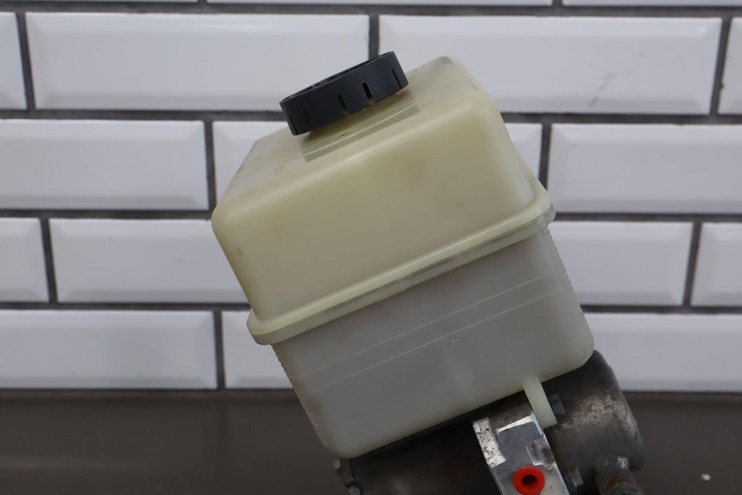 2006 Toyota LandCruiser / LX470 Hydraulic Suspension Pump W/Reservoir & Lid