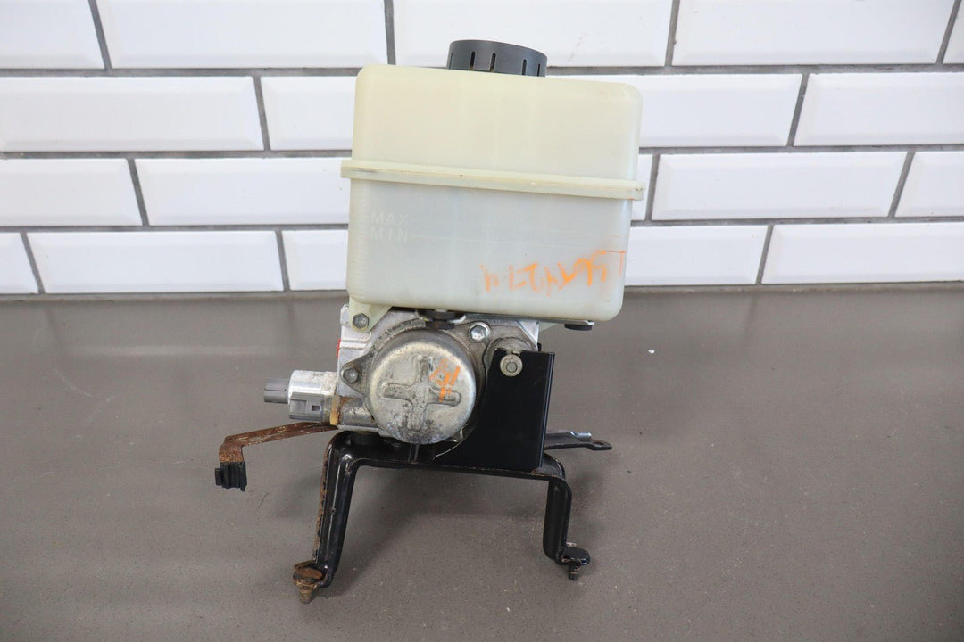 2006 Toyota LandCruiser / LX470 Hydraulic Suspension Pump W/Reservoir & Lid