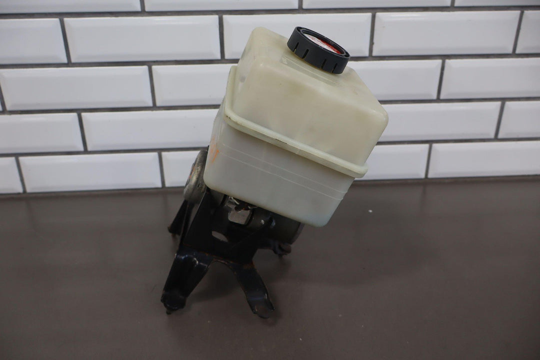 2006 Toyota LandCruiser / LX470 Hydraulic Suspension Pump W/Reservoir & Lid