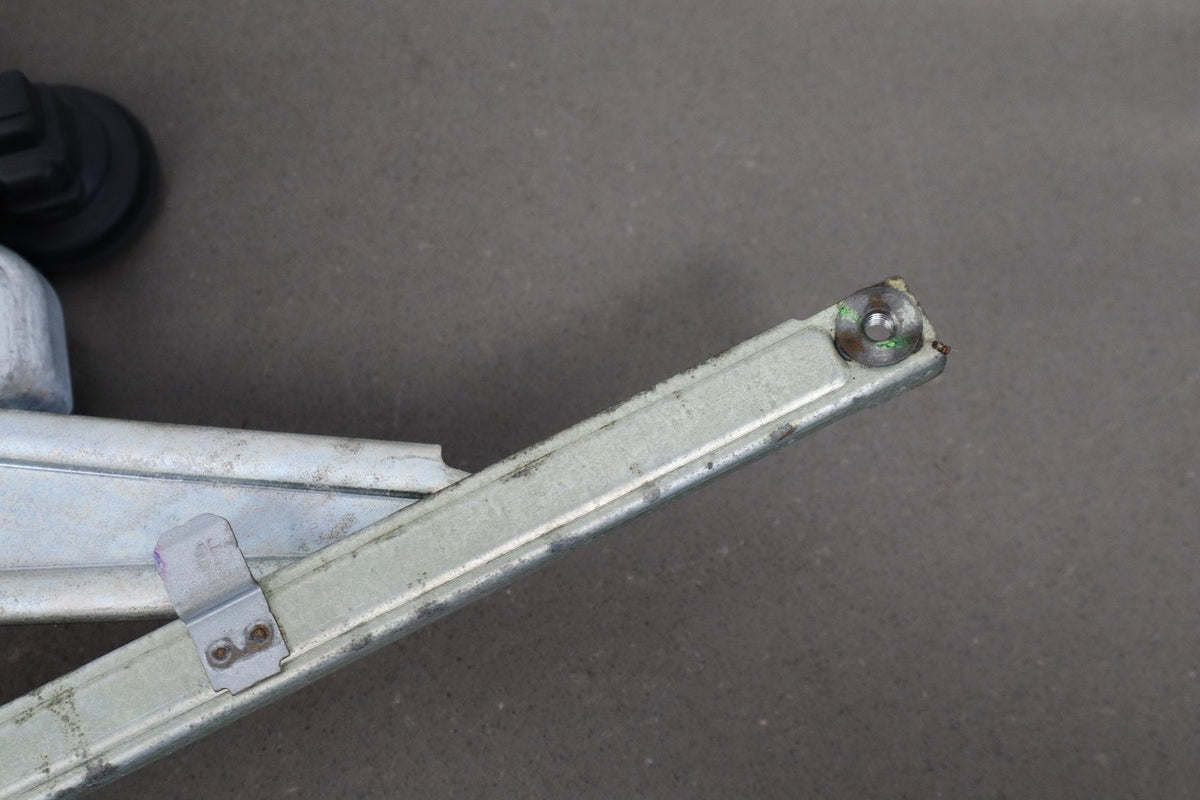 2007-09 Lexus LS460 SWB Right Rear Door Regulator OEM