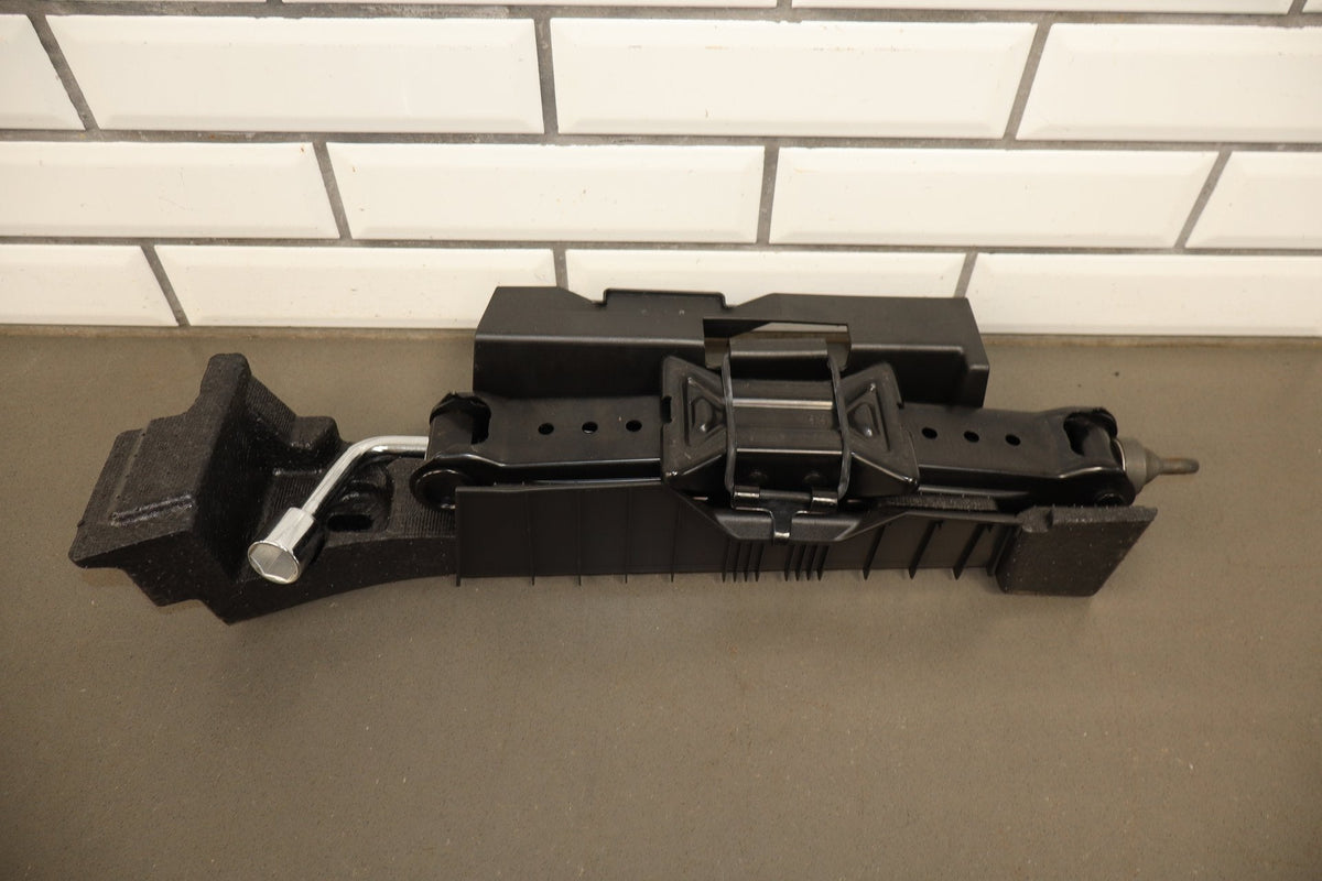 2007-12 Lexus LS460 Jack W/ Tools & Foam OEM