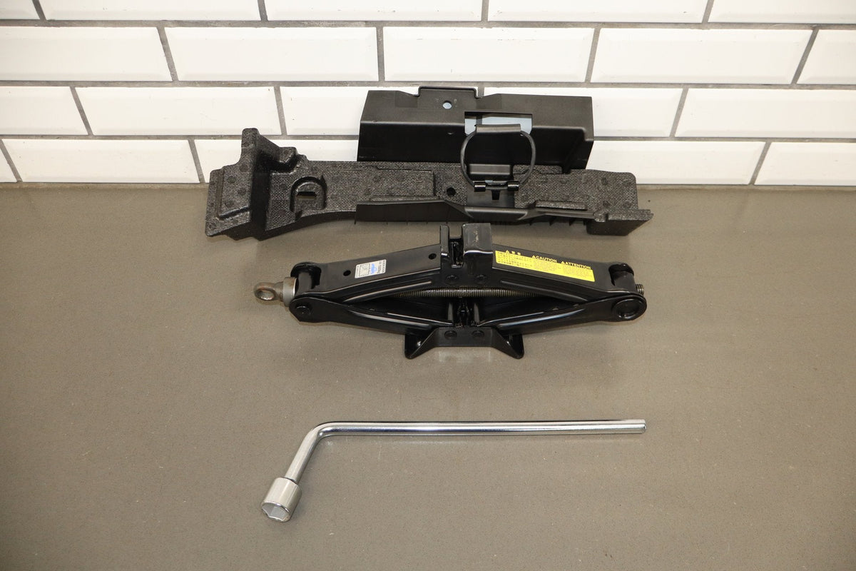2007-12 Lexus LS460 Jack W/ Tools & Foam OEM