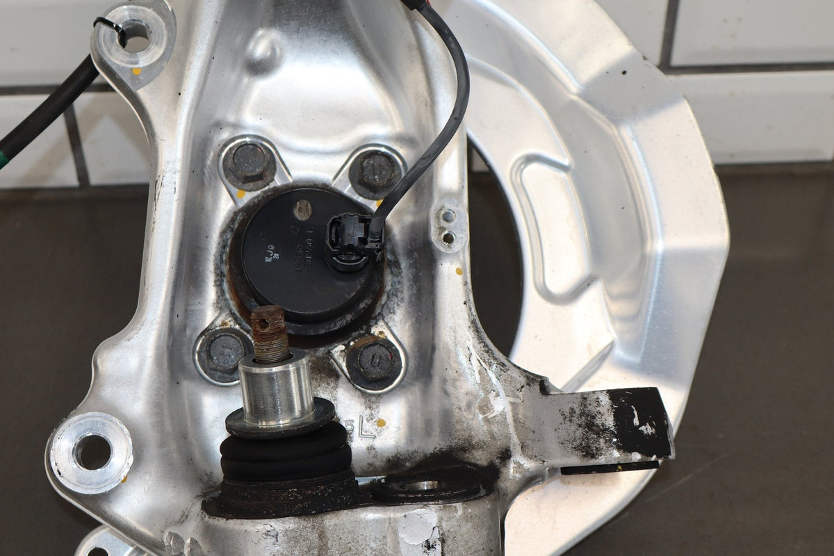 2007-17 Lexus LS460 Left RWD Front Spindle W/ Hub