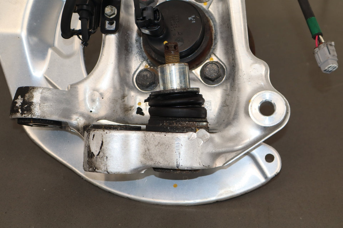 2007-17 Lexus LS460 Right RWD Front Spindle W/ Hub