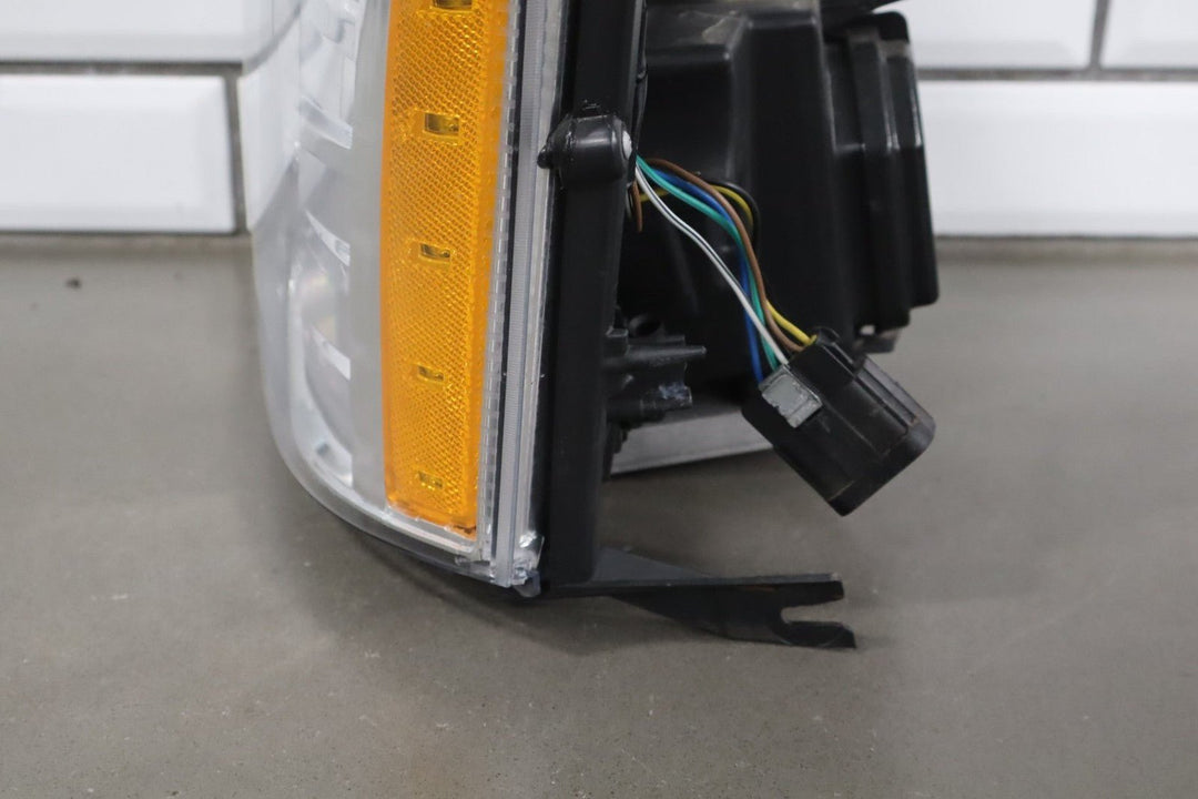2007 - 2009 Cadillac Escalade ESV Left Headlamp 25897648