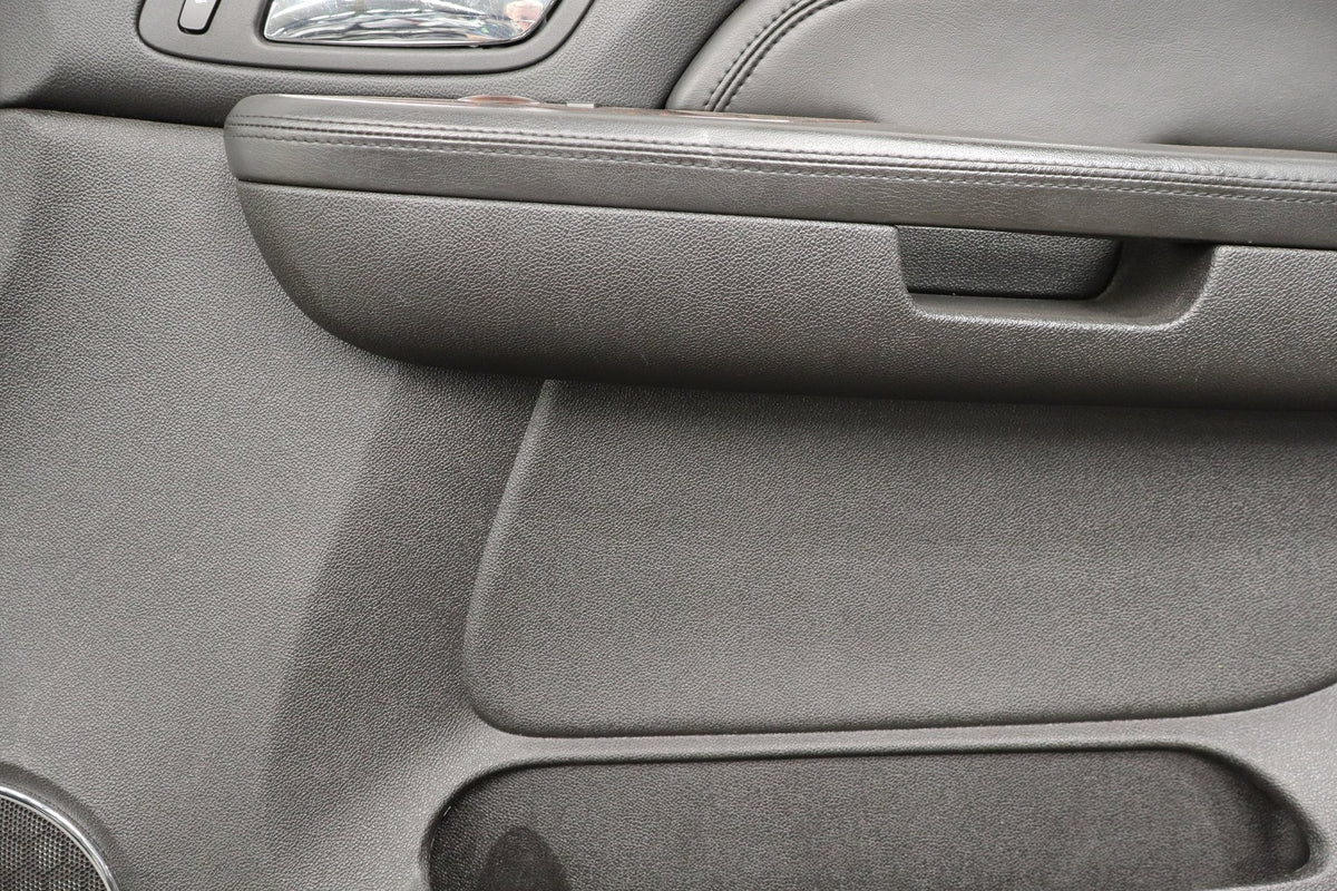 2007-2009 GMC Yukon Denali RH Front Door Panel Ebony Leather