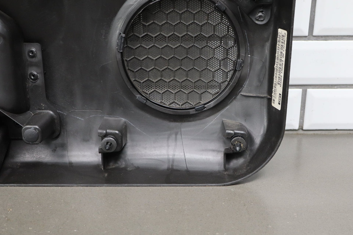 2007-2009 GMC Yukon Denali RH Front Door Panel Ebony Leather