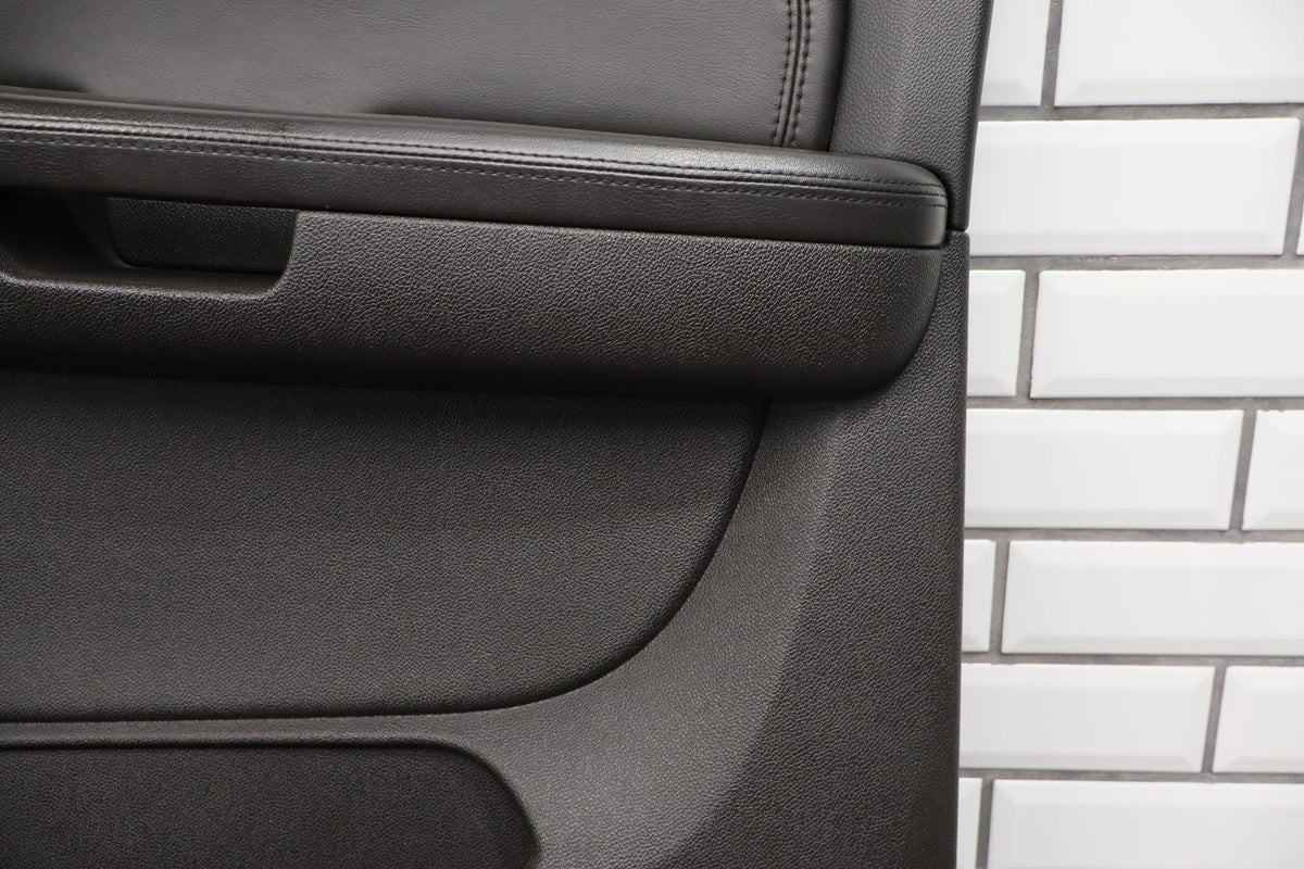 2007-2009 GMC Yukon Denali RH Front Door Panel Ebony Leather